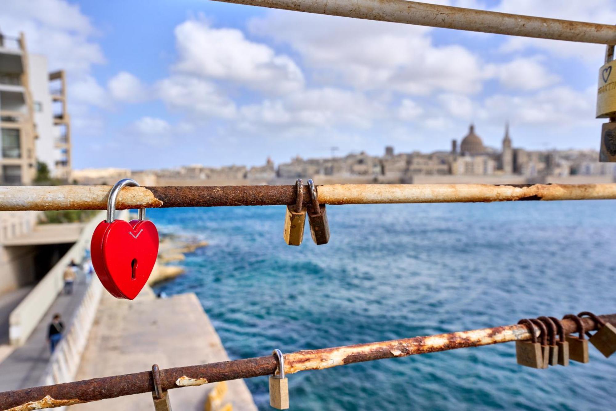 Stylish Apartment In Tigne Point Sliema Zewnętrze zdjęcie