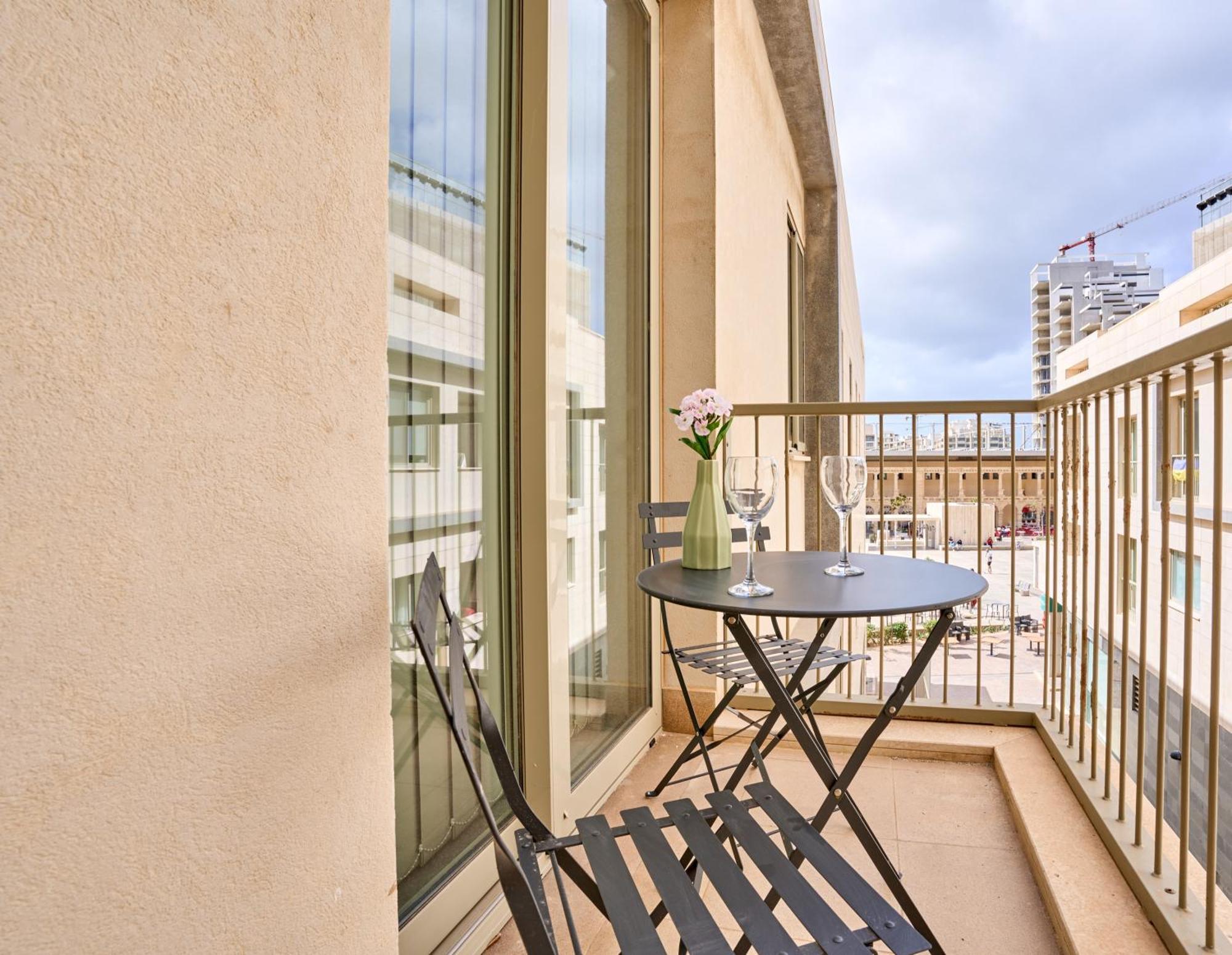 Stylish Apartment In Tigne Point Sliema Zewnętrze zdjęcie